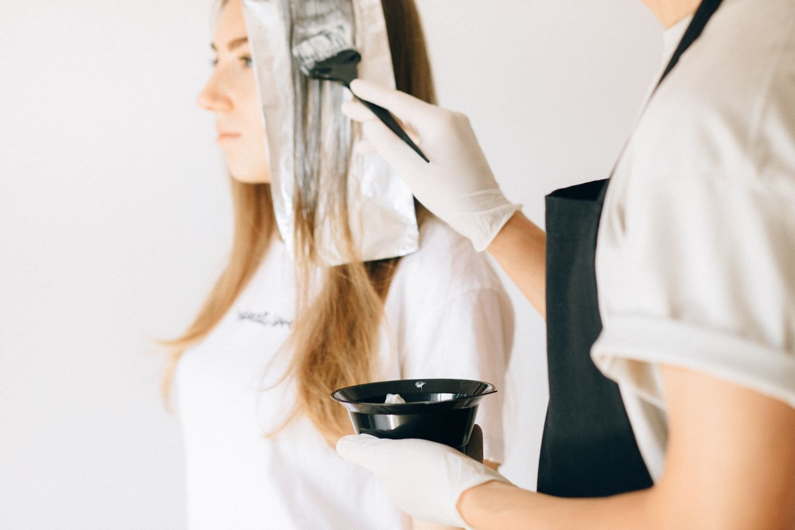Aplicação de tintura em cabelo longo